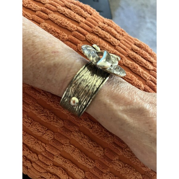 Vintage SELINI signed Etched Gold tone Clamper Hinged Adjustable Bracelet 1960’s - Picture 2 of 12